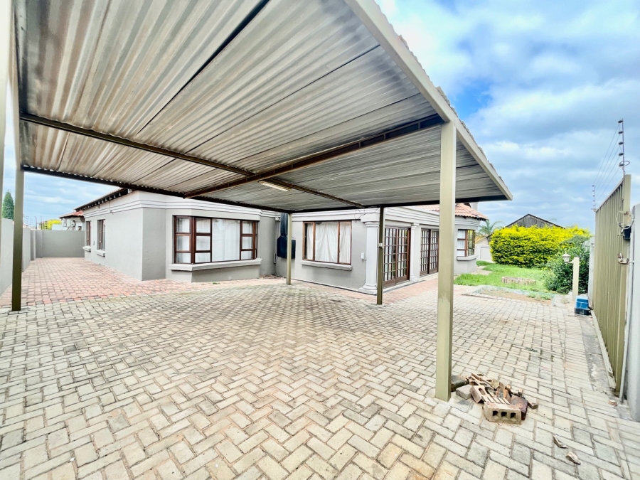 4 Bedroom Property for Sale in Aerorand Mpumalanga