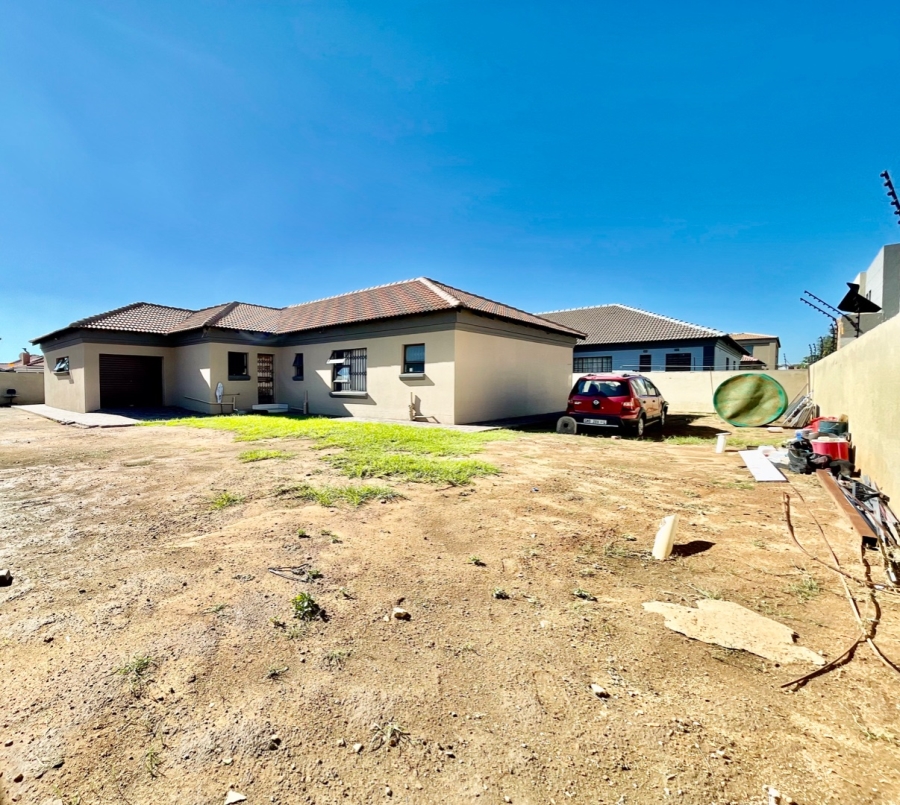 4 Bedroom Property for Sale in Aerorand Mpumalanga