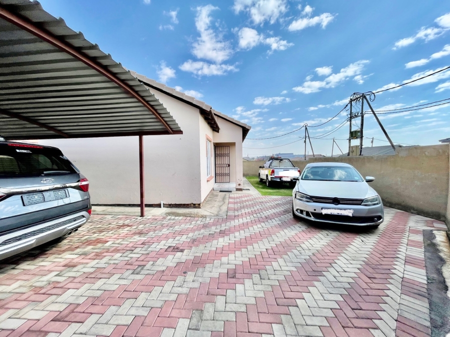 To Let 3 Bedroom Property for Rent in Hlalamandi Mpumalanga
