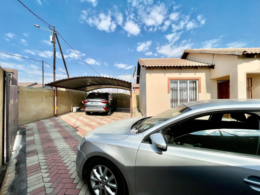 To Let 3 Bedroom Property for Rent in Hlalamandi Mpumalanga
