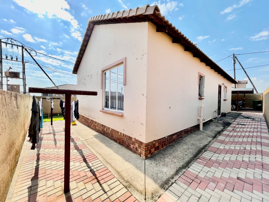 To Let 3 Bedroom Property for Rent in Hlalamandi Mpumalanga