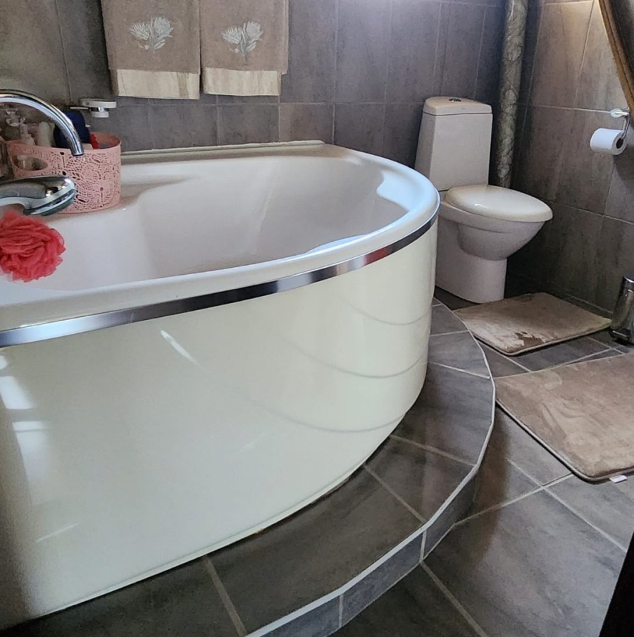 5 Bedroom Property for Sale in Meyerville Mpumalanga