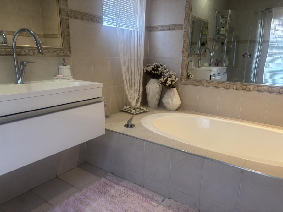 3 Bedroom Property for Sale in Die Heuwel Mpumalanga