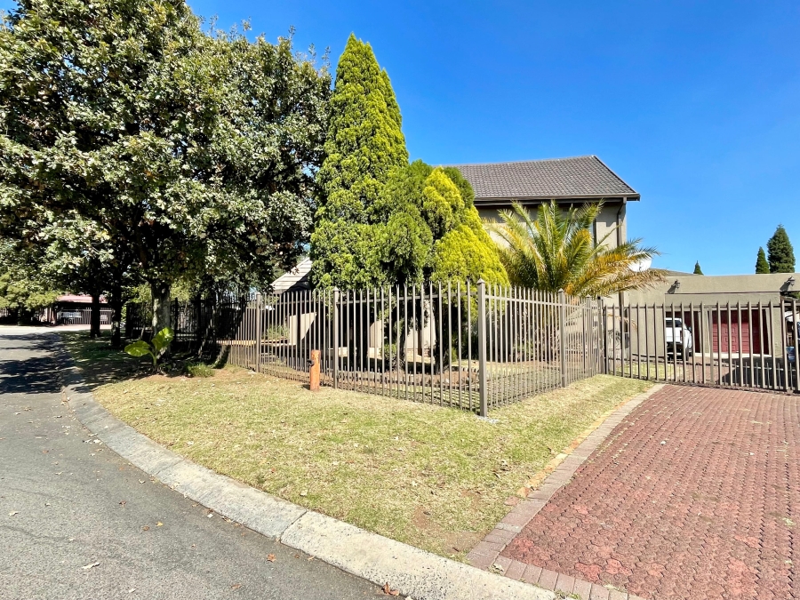 6 Bedroom Property for Sale in Suidheuwel Mpumalanga