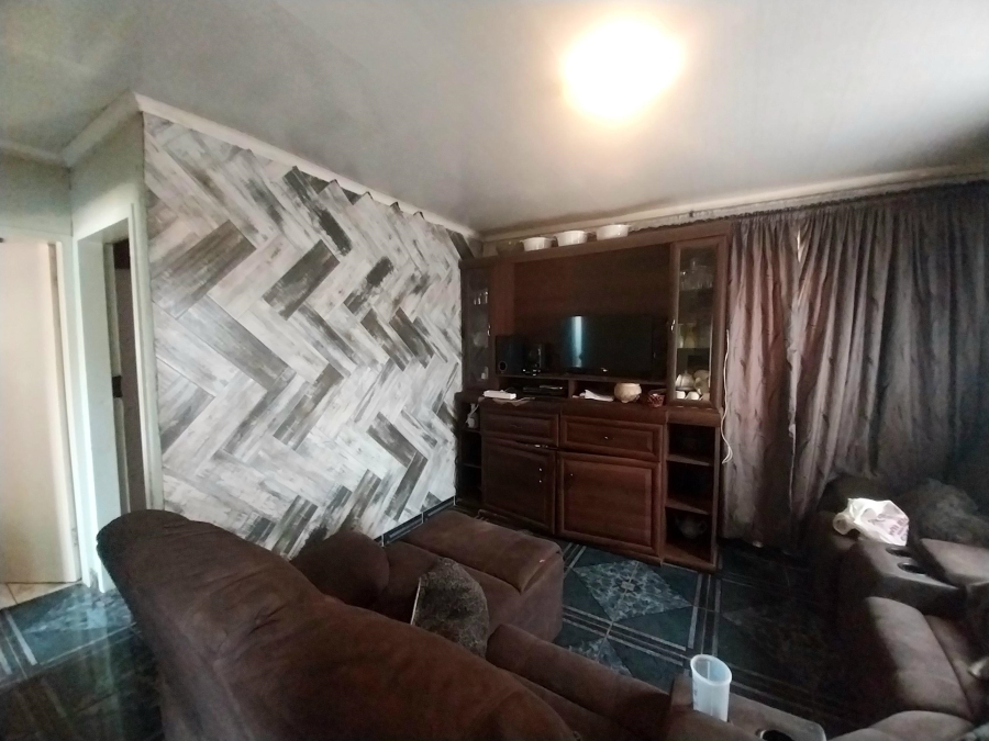 2 Bedroom Property for Sale in Embalenhle Mpumalanga
