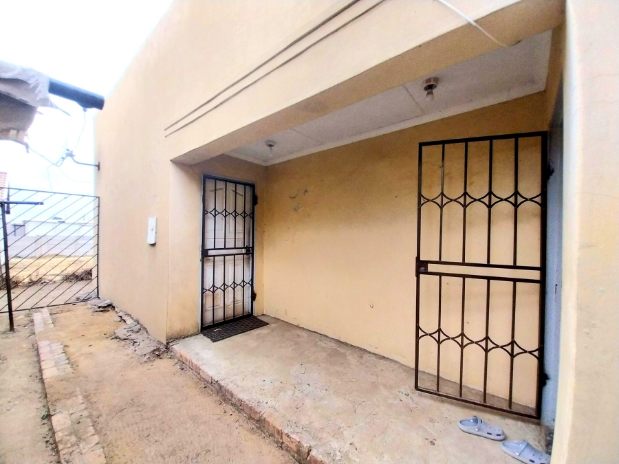 2 Bedroom Property for Sale in Embalenhle Mpumalanga
