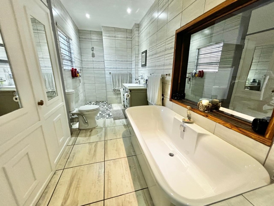 5 Bedroom Property for Sale in Secunda Mpumalanga