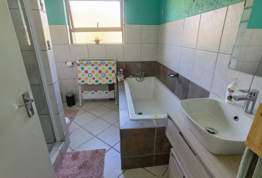 2 Bedroom Property for Sale in Stonehenge Mpumalanga
