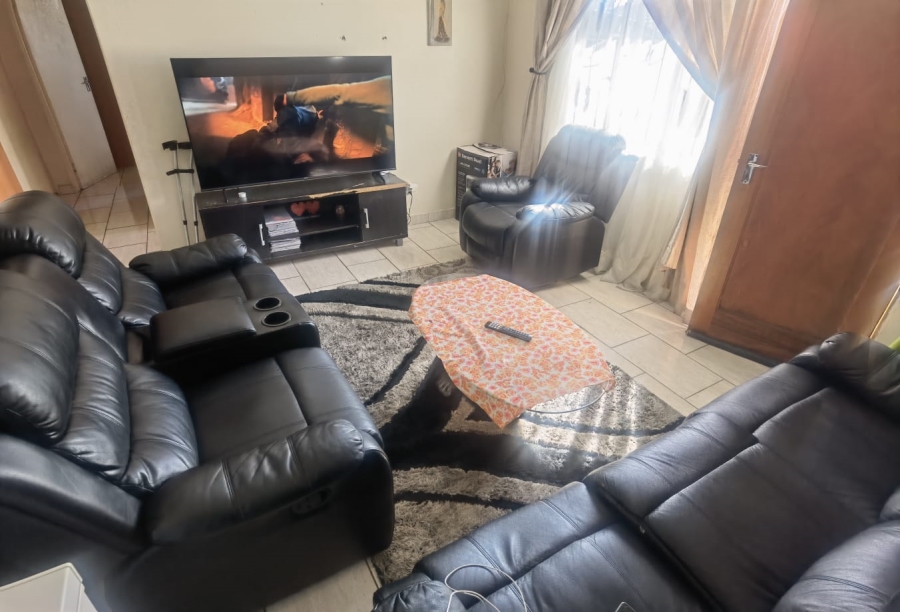 4 Bedroom Property for Sale in Kamagugu Mpumalanga