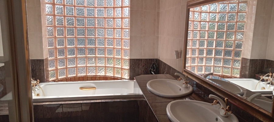 4 Bedroom Property for Sale in Pine Ridge Mpumalanga