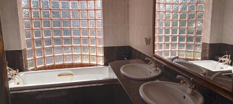 4 Bedroom Property for Sale in Pine Ridge Mpumalanga