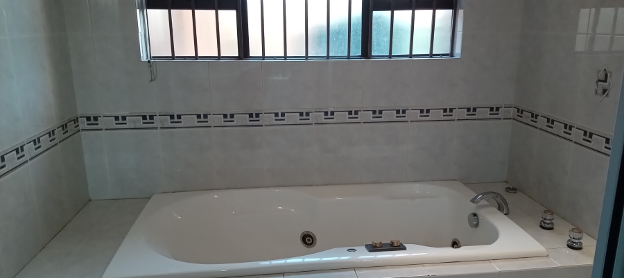 4 Bedroom Property for Sale in Pine Ridge Mpumalanga
