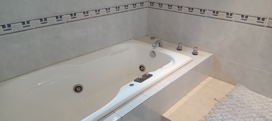 4 Bedroom Property for Sale in Pine Ridge Mpumalanga