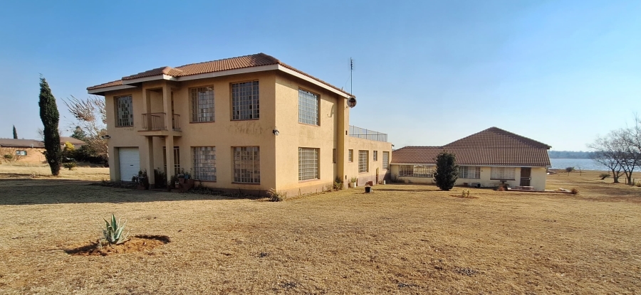 7 Bedroom Property for Sale in Golden Mile Mpumalanga