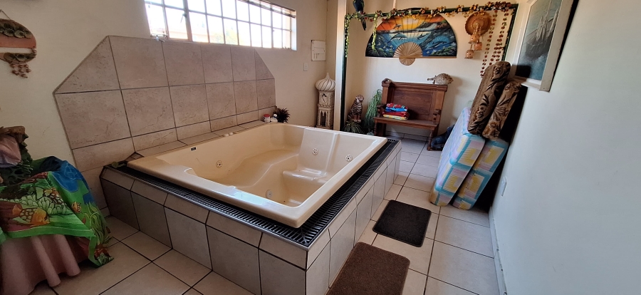 7 Bedroom Property for Sale in Golden Mile Mpumalanga