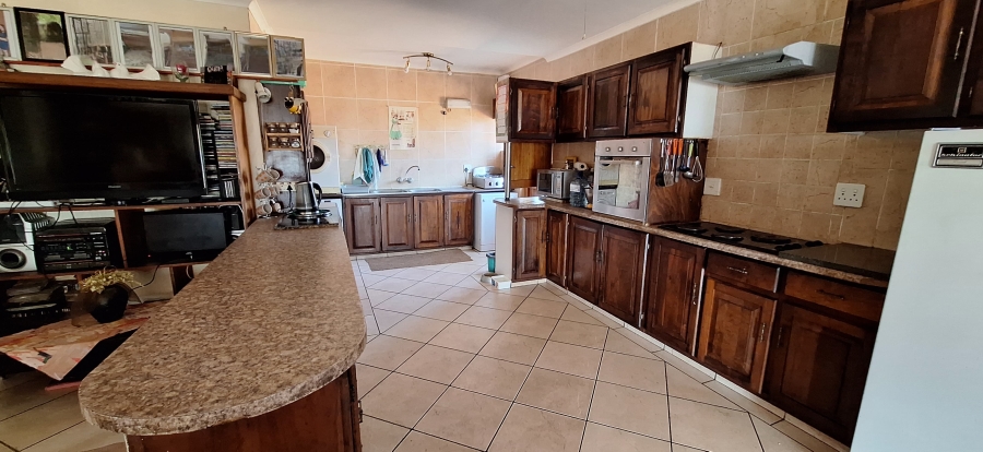 7 Bedroom Property for Sale in Golden Mile Mpumalanga