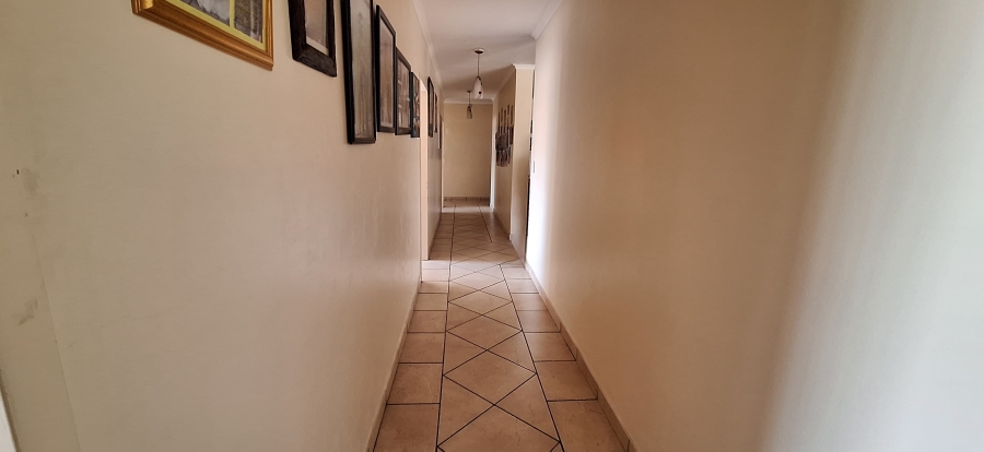 7 Bedroom Property for Sale in Golden Mile Mpumalanga