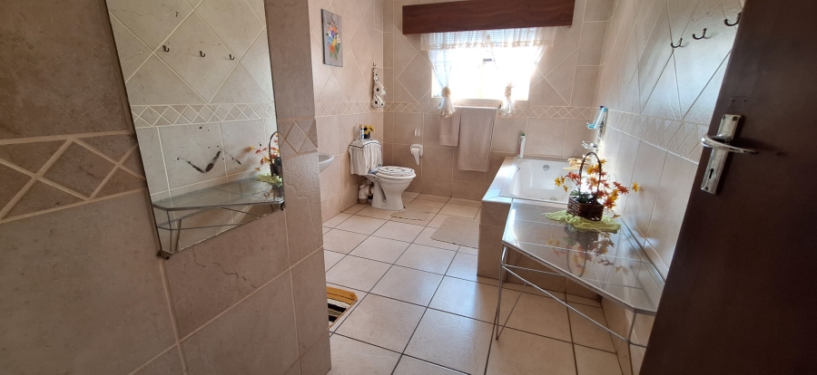 7 Bedroom Property for Sale in Golden Mile Mpumalanga