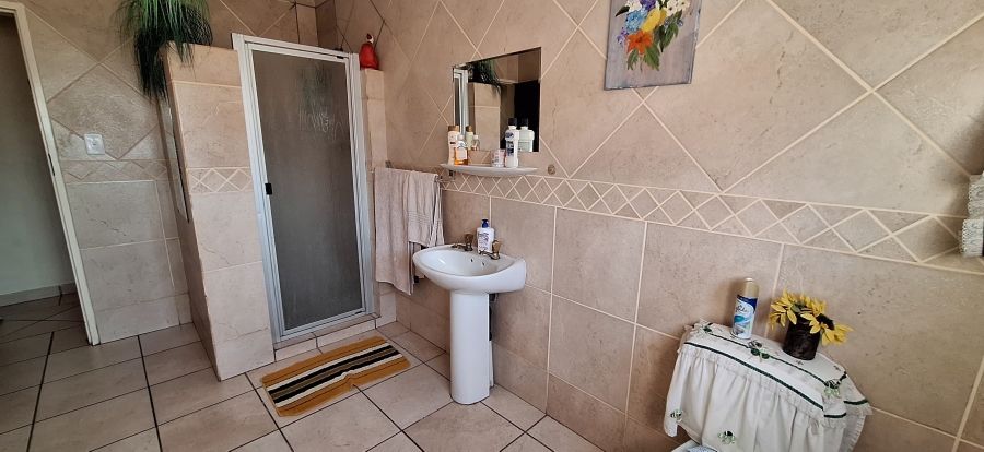 7 Bedroom Property for Sale in Golden Mile Mpumalanga