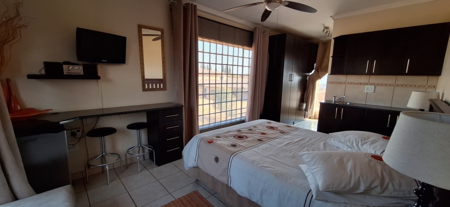 7 Bedroom Property for Sale in Golden Mile Mpumalanga