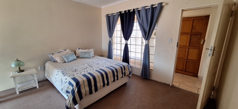7 Bedroom Property for Sale in Golden Mile Mpumalanga