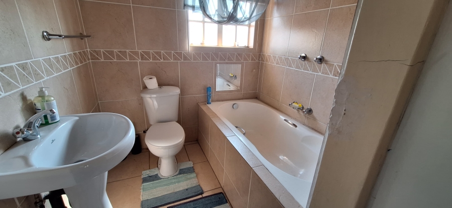 7 Bedroom Property for Sale in Golden Mile Mpumalanga