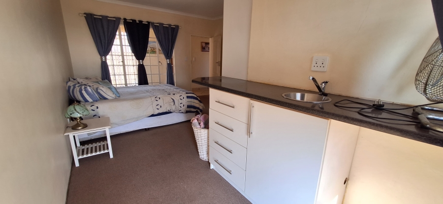 7 Bedroom Property for Sale in Golden Mile Mpumalanga