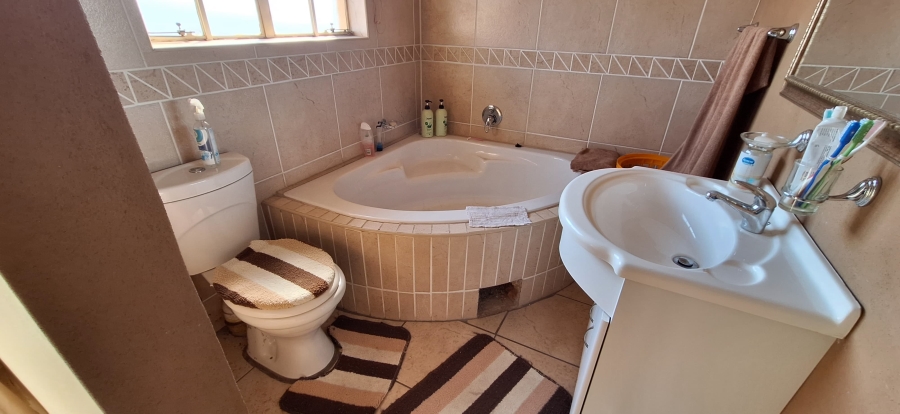 7 Bedroom Property for Sale in Golden Mile Mpumalanga