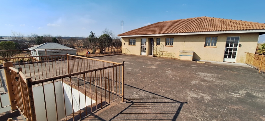 7 Bedroom Property for Sale in Golden Mile Mpumalanga