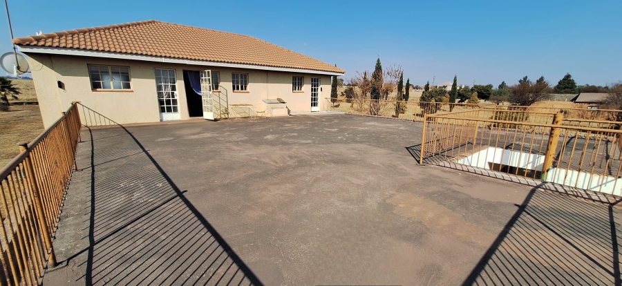 7 Bedroom Property for Sale in Golden Mile Mpumalanga