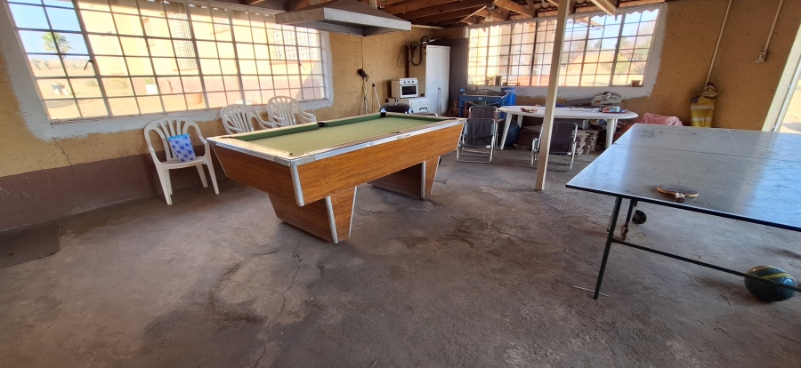 7 Bedroom Property for Sale in Golden Mile Mpumalanga