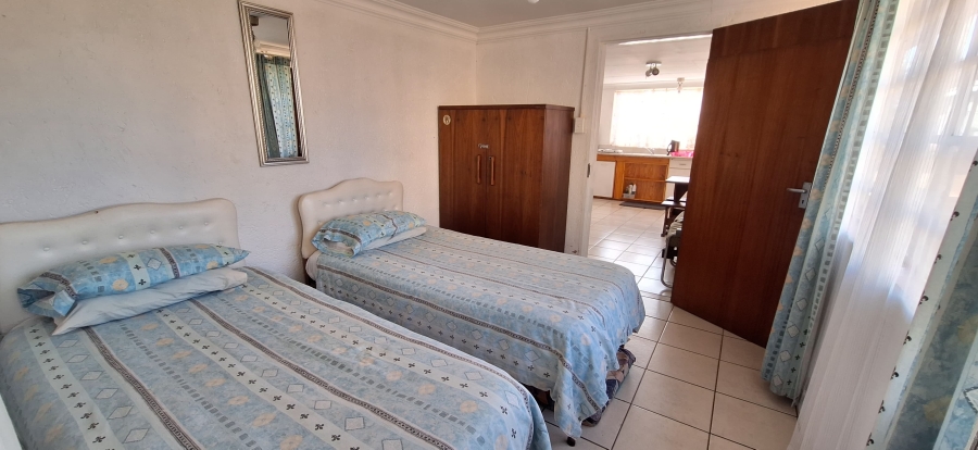 7 Bedroom Property for Sale in Golden Mile Mpumalanga