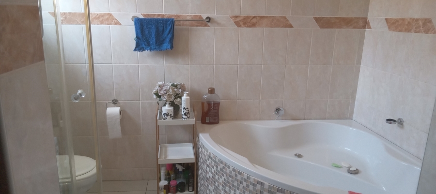 5 Bedroom Property for Sale in Reyno Ridge Mpumalanga