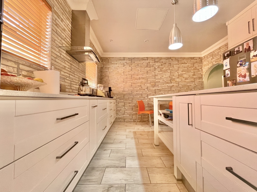 6 Bedroom Property for Sale in Trichardt Mpumalanga