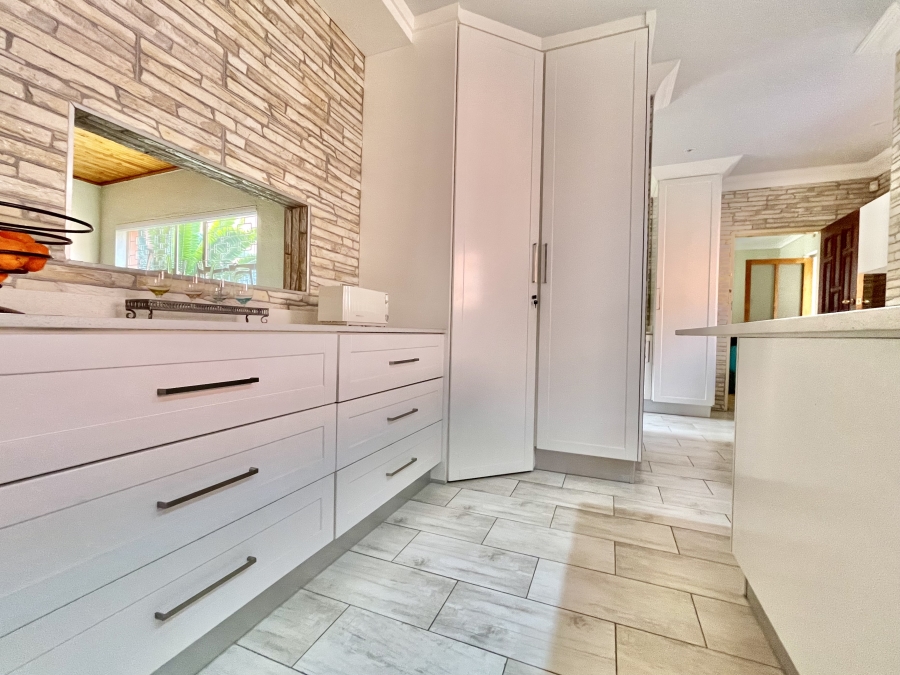 6 Bedroom Property for Sale in Trichardt Mpumalanga