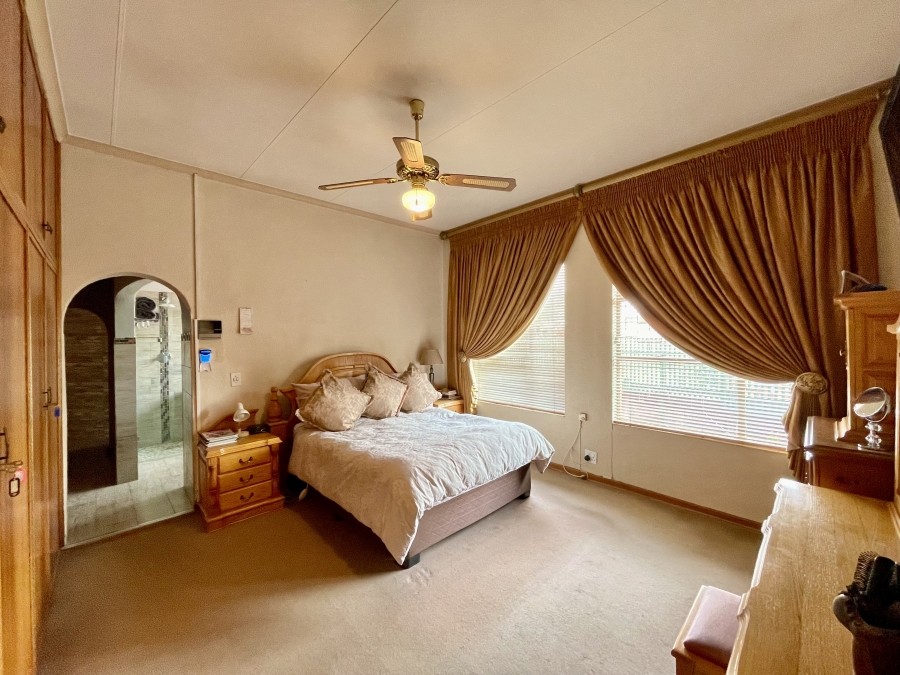 6 Bedroom Property for Sale in Trichardt Mpumalanga