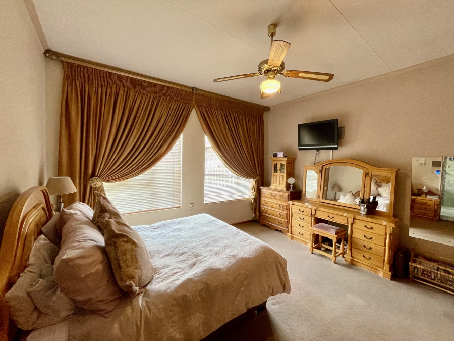 6 Bedroom Property for Sale in Trichardt Mpumalanga