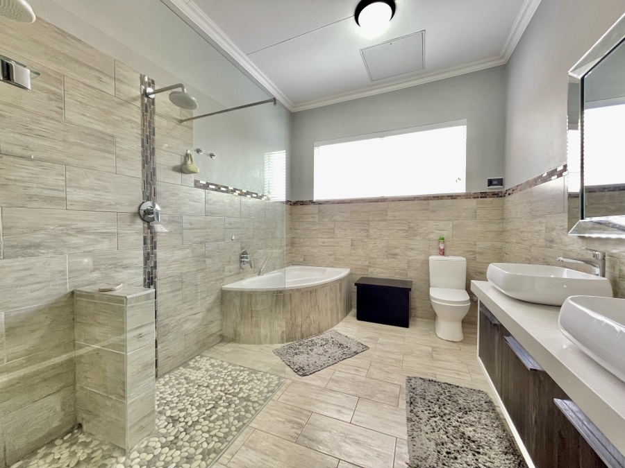 6 Bedroom Property for Sale in Trichardt Mpumalanga