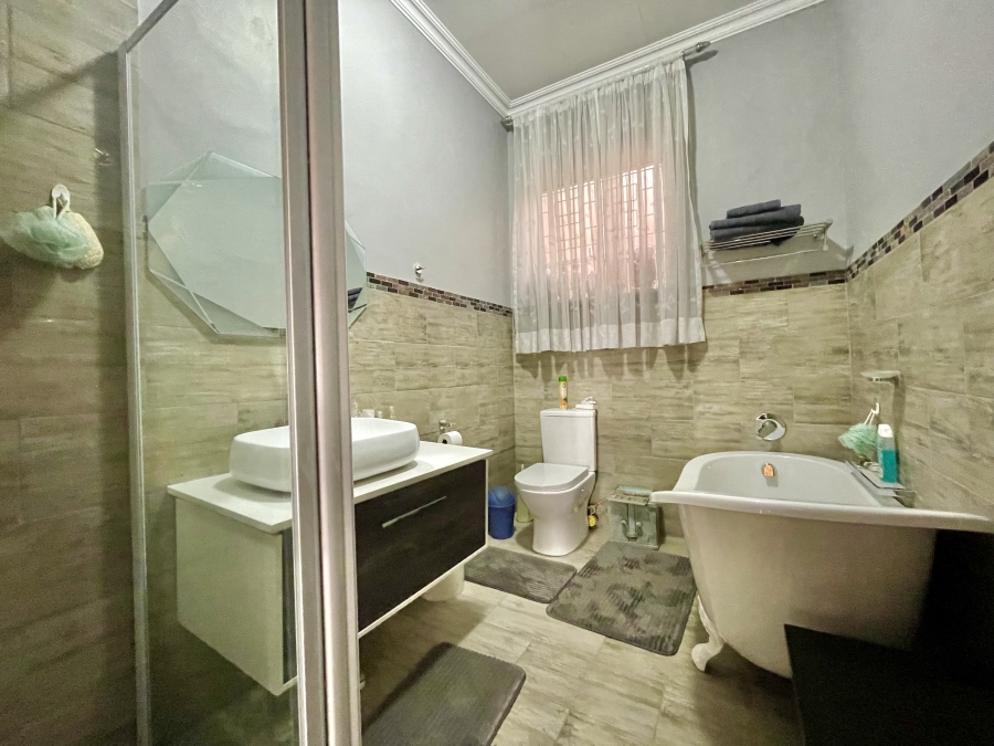 6 Bedroom Property for Sale in Trichardt Mpumalanga