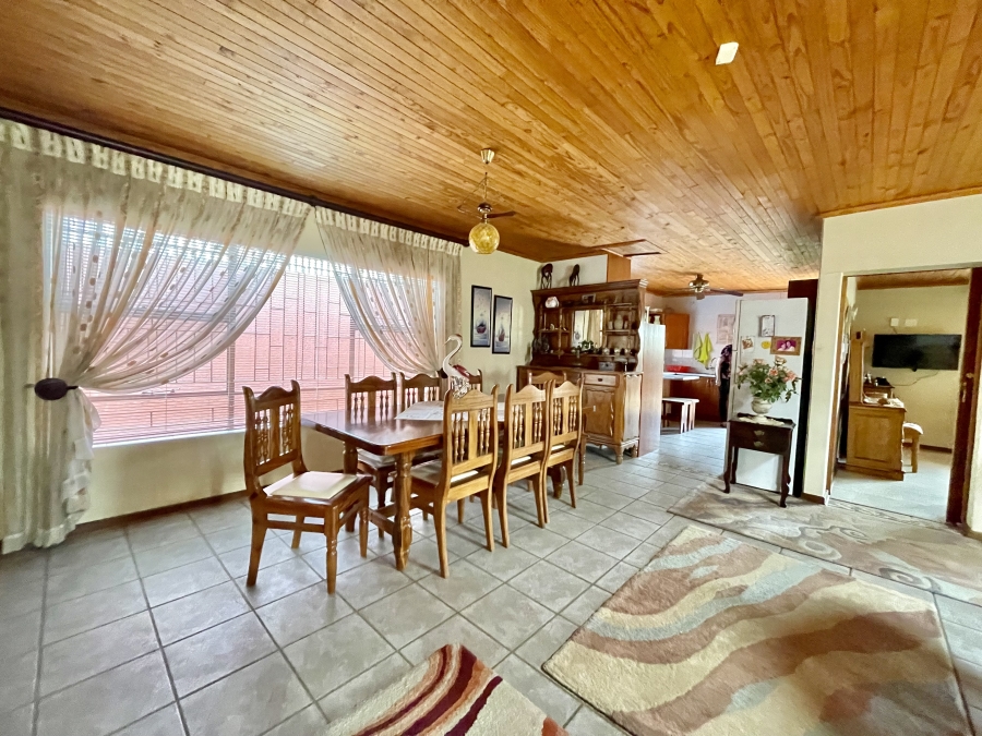 6 Bedroom Property for Sale in Trichardt Mpumalanga