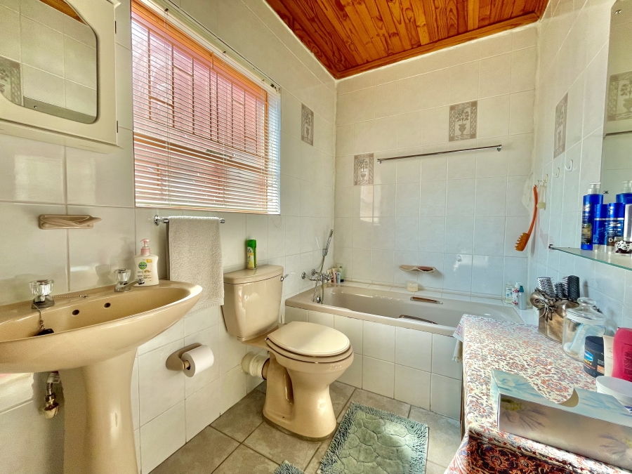 6 Bedroom Property for Sale in Trichardt Mpumalanga