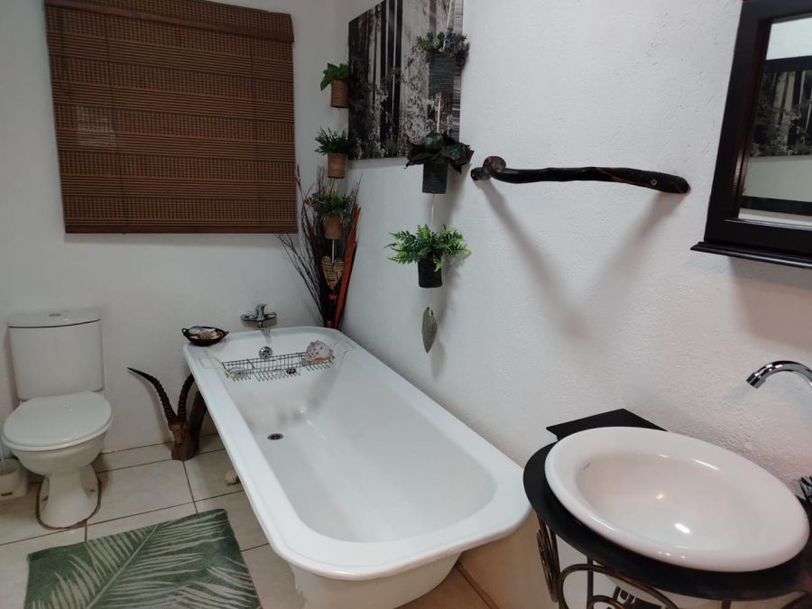 6 Bedroom Property for Sale in Nelspruit Rural Mpumalanga