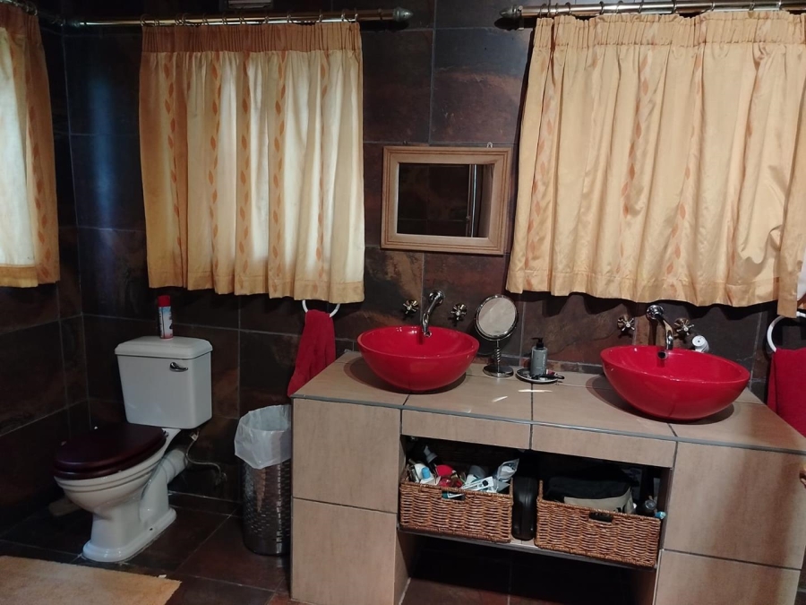 6 Bedroom Property for Sale in Nelspruit Rural Mpumalanga