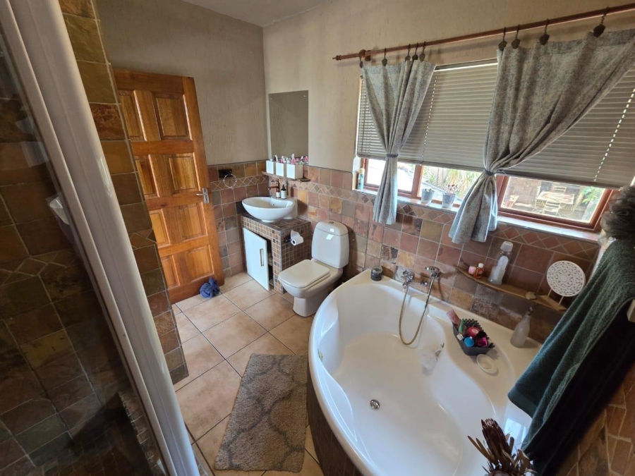 3 Bedroom Property for Sale in West Acres Mpumalanga