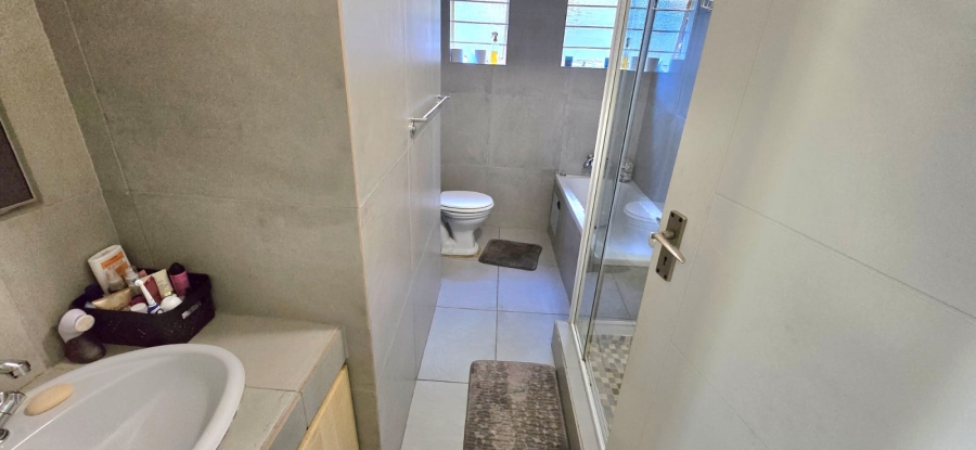 5 Bedroom Property for Sale in West Acres Mpumalanga