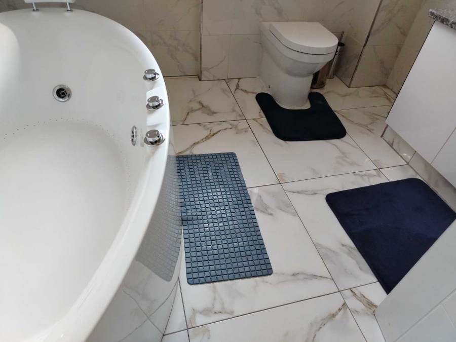 6 Bedroom Property for Sale in Elawini Lifestyle Estate Mpumalanga