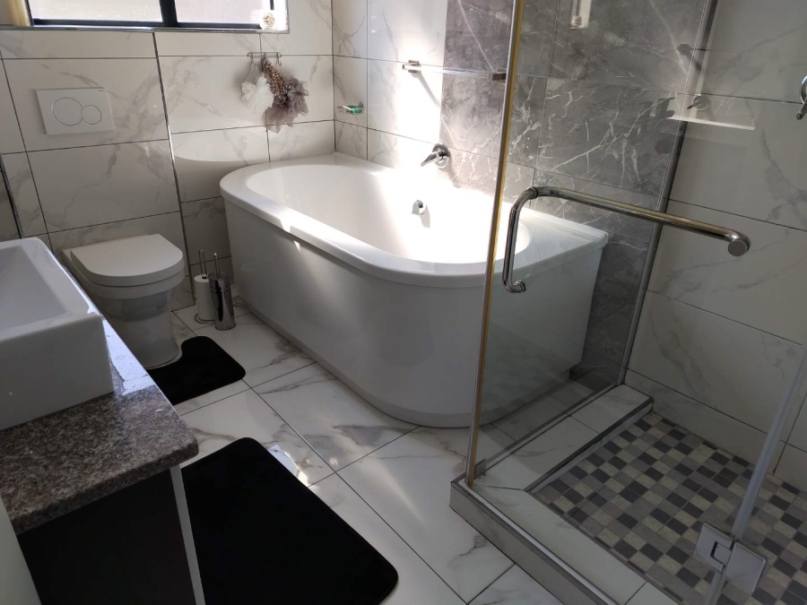 6 Bedroom Property for Sale in Elawini Lifestyle Estate Mpumalanga