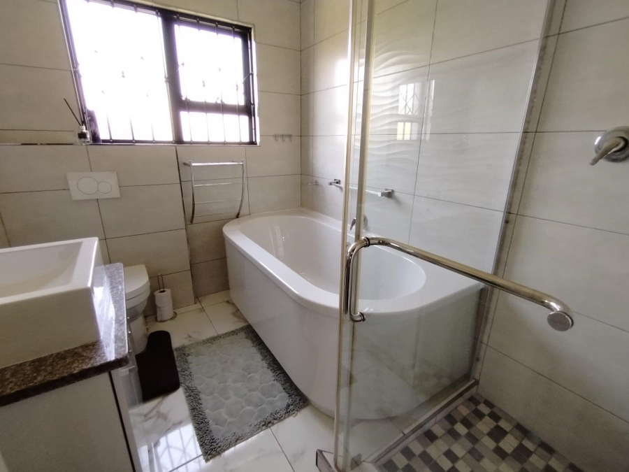 6 Bedroom Property for Sale in Elawini Lifestyle Estate Mpumalanga