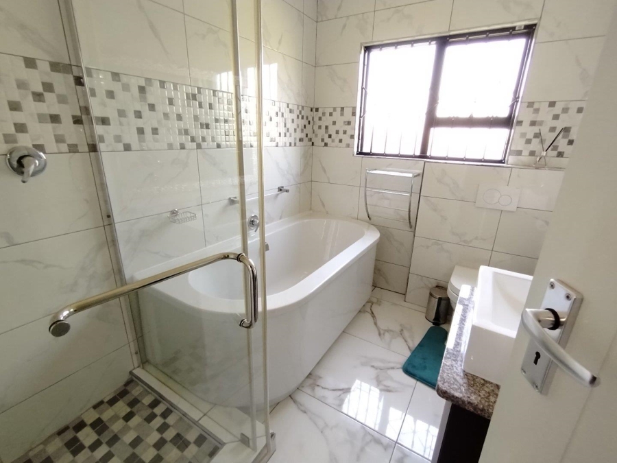 6 Bedroom Property for Sale in Elawini Lifestyle Estate Mpumalanga