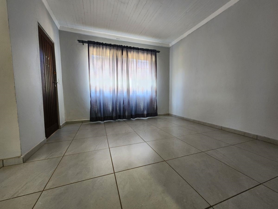 To Let 4 Bedroom Property for Rent in White River Mpumalanga